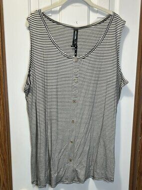 Agnes & Dora Black and White Sleeveless Tank Top
